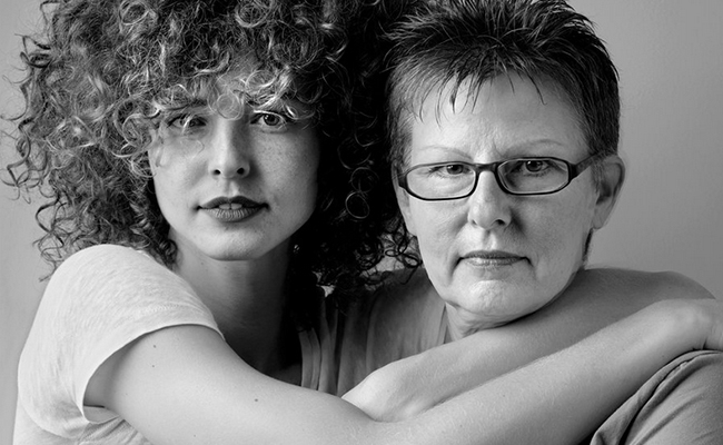 Lindo ensaio fotográfico mostra semelhanças entre mães e filhas ao redor do mundo